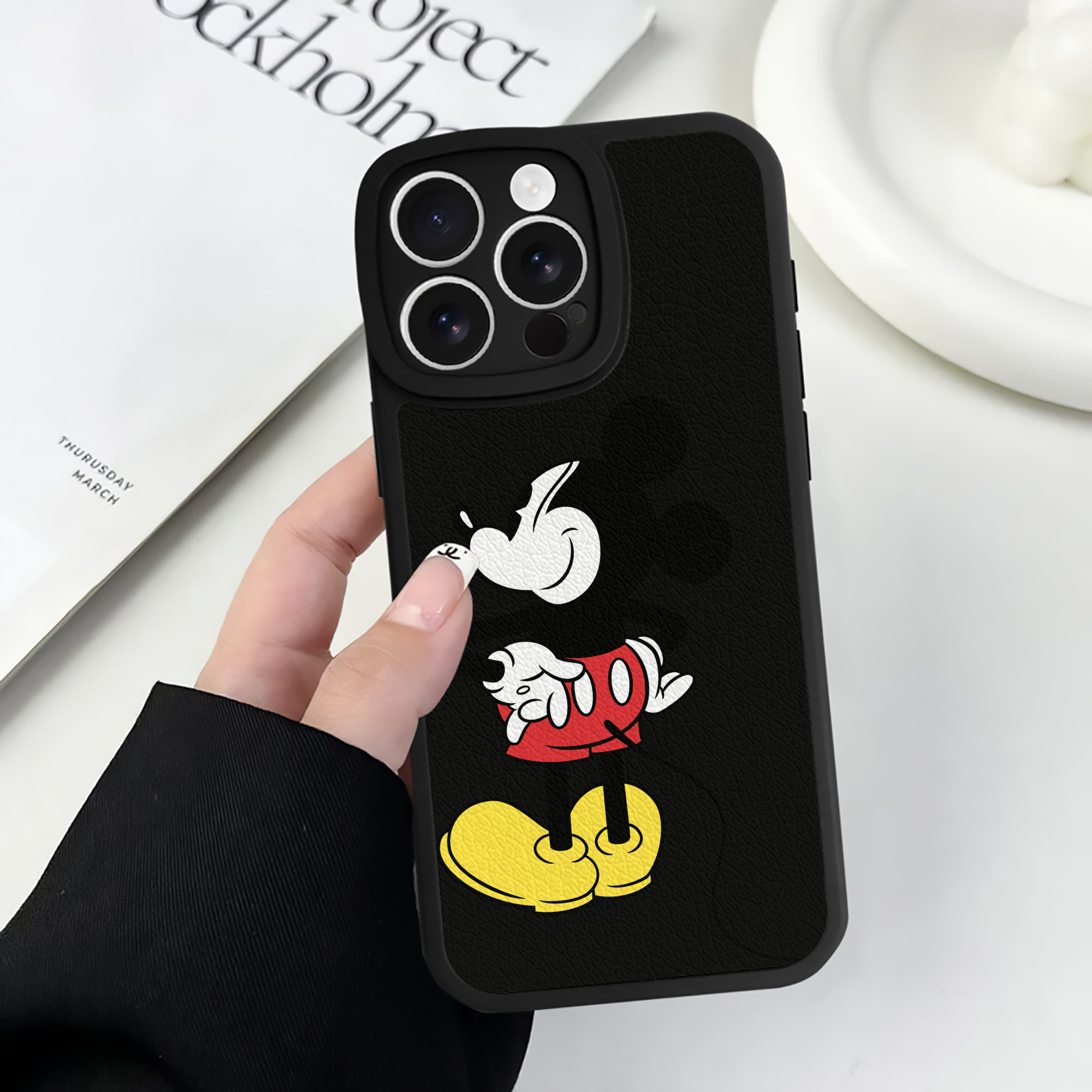 （画像用） ミッキーマウス Mickey Mouse 【iPhone 16シリーズ対応】シリコンスマホケース（レザー調） 材質：シリコン